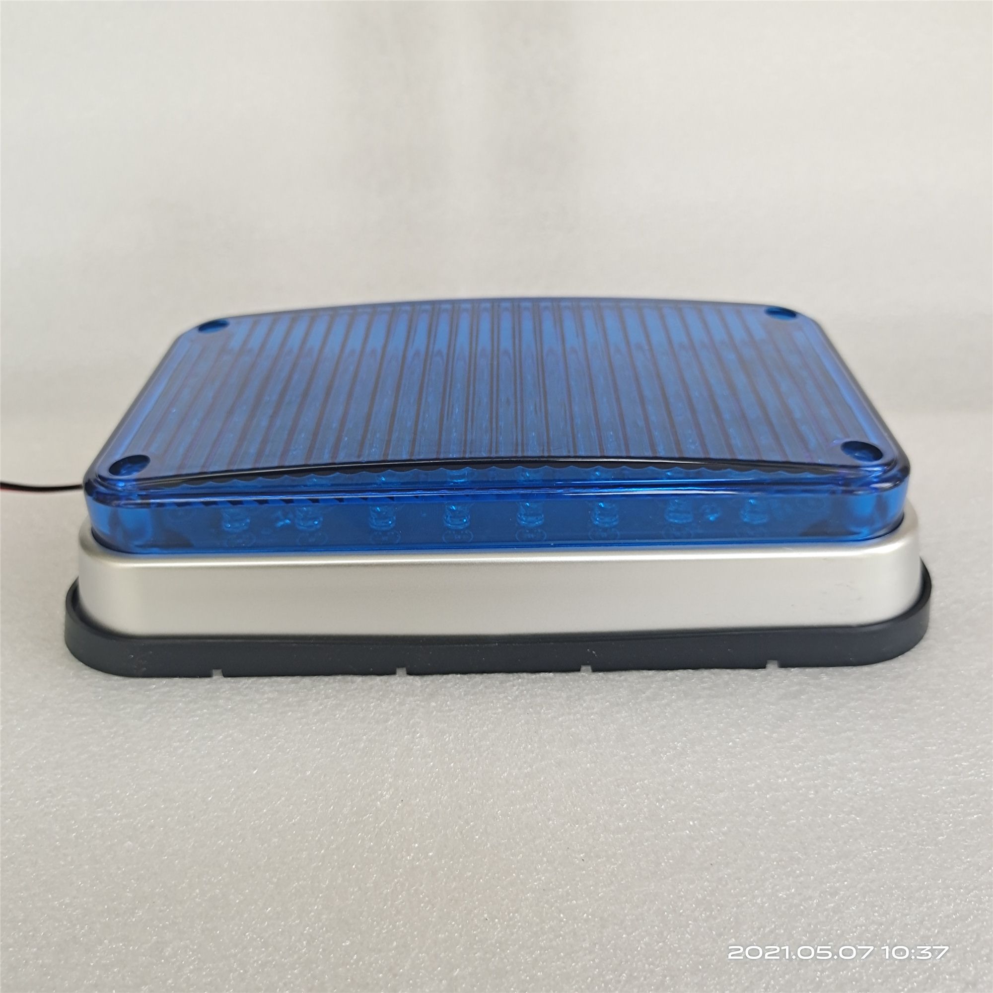 交警裝備廠家?guī)懔私饩療艟瘓?bào)器分類